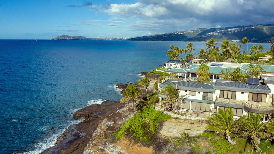 luxury-housing-at-portlock-spitting-cave-near-waikiki-on-oahu Luxury housing at Portlock spitting cave near Waikiki on Oahu