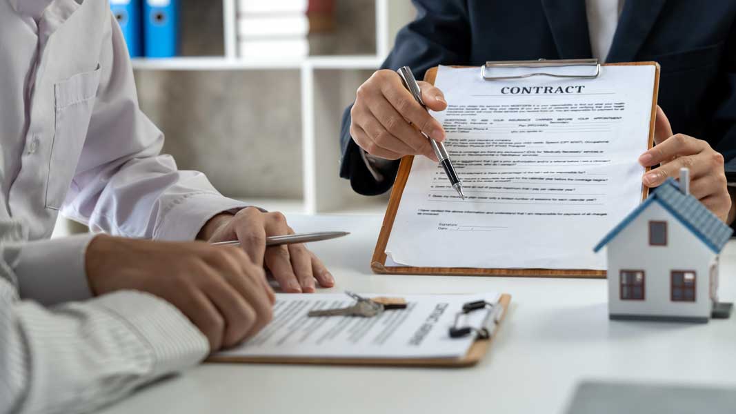 Buyer signing bridge loan documents in Hawaii