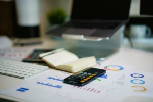 Photo-desk-with-charts-and-calculator-for-a-Fix-and-flip-loan-plan