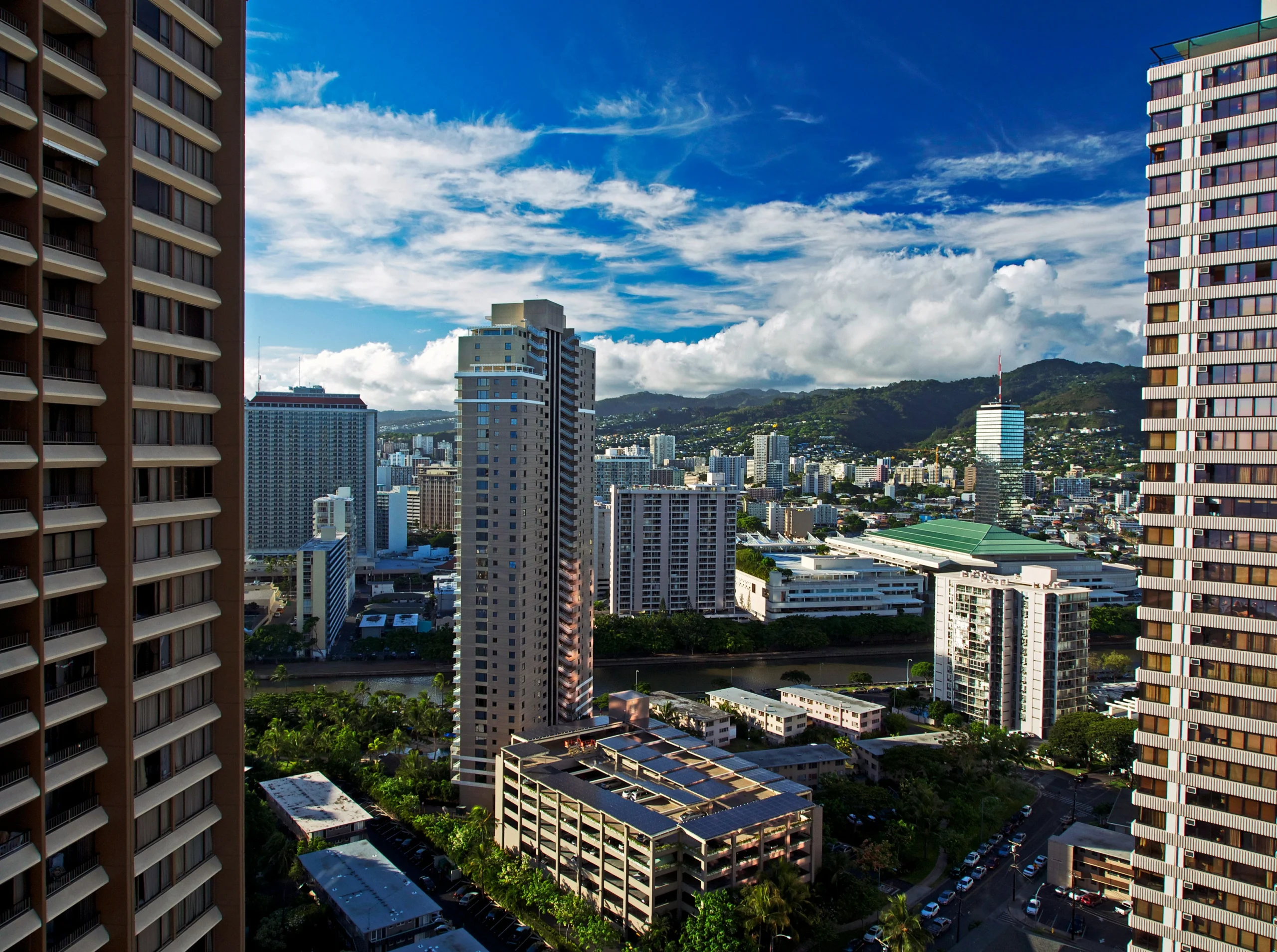 Photo-of-city-skyline-with-tall-buildings-financed-by-a-construction-loan-for-investment-property Photo-of-city-skyline-with-tall-buildings-financed-by-a-construction-loan-for-investment-property